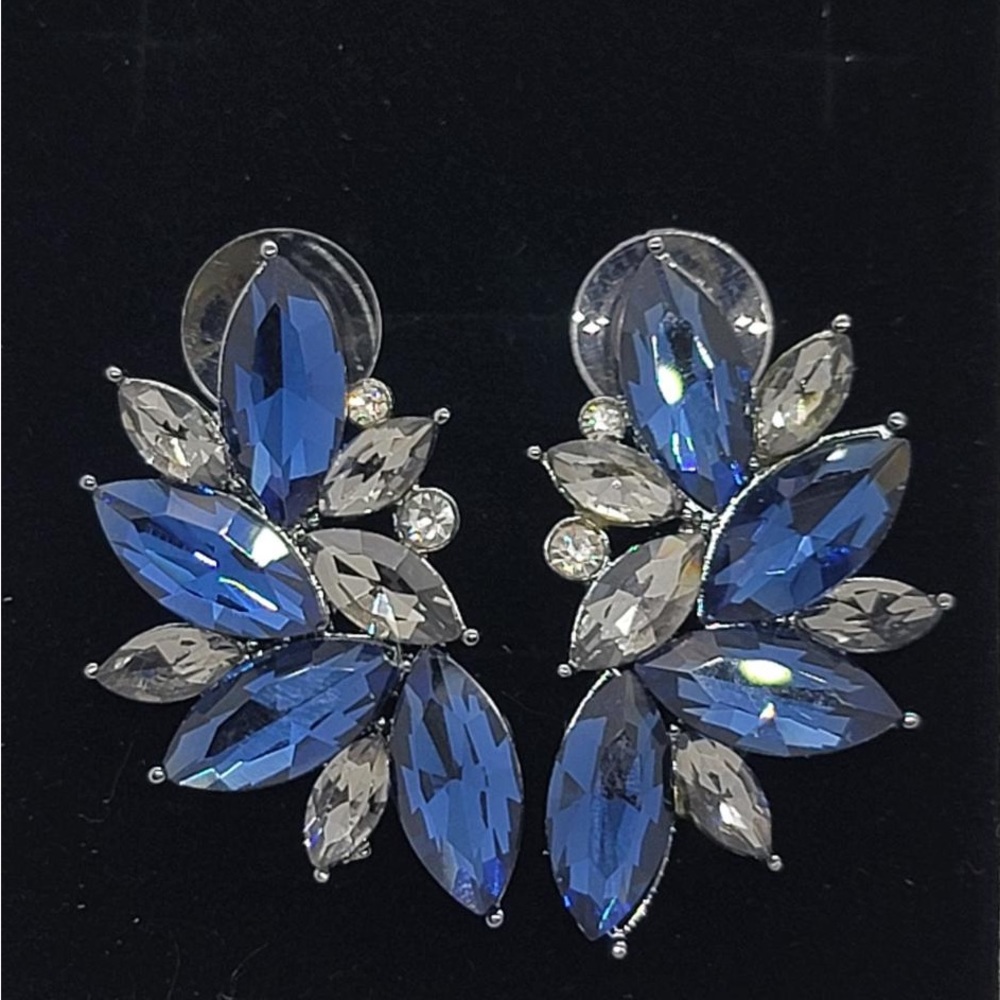 Blue and white crystal dangling earrings
